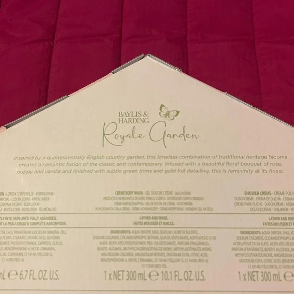 LIMITED EDITION ROSE POPPY & VANILLA LUXURY BODY RETREAT SET BY BAYLIS & HARDING